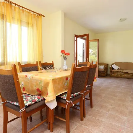 Apartment With Parking Space Trpanj, Peljesac - 10148 *